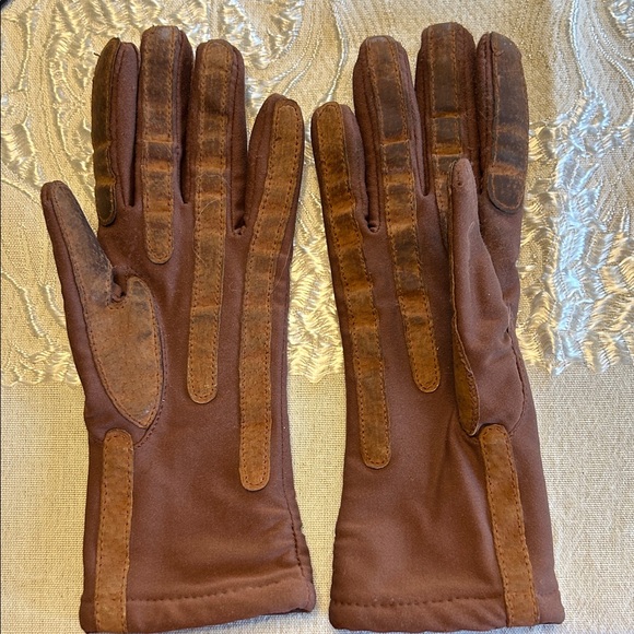 Isotoner Elegant Brown Women’s Gloves Nylon & Spandex; Soft Lining; Comfy & Warm - Picture 10 of 16